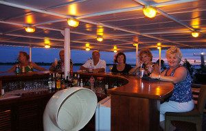 Toum-Tio-Cruise-Bar